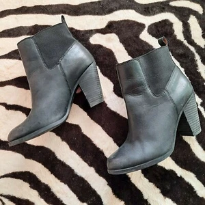 Lucky Brand Black Leather Ankle Boots Booties US Size 7.5 Western Style Pull On - Picture 1 of 12