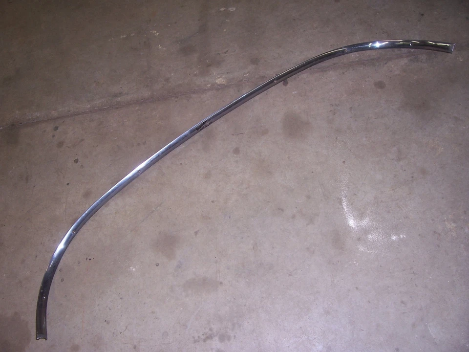 Pontiac Catalina 1954 2 puertas techo rígido interior ventana trasera moldura inferior Foto 1 de 1