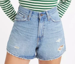 Levi's Women's High Waisted 80s Mom Women's Shorts Light Wash Size 31 NWT - Picture 1 of 7