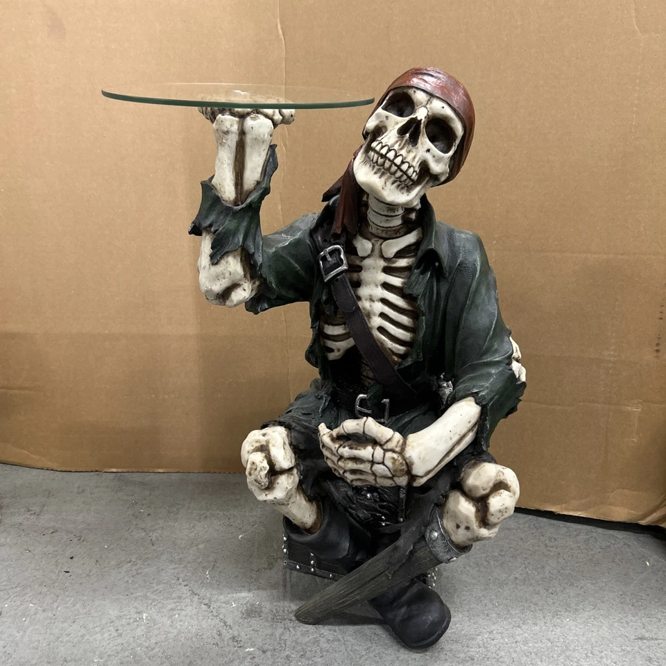 "Mesa auxiliar Pacific Gifts Buccaneer Skeleton y soporte de vino copa Lazy Susan 22""" Foto 1 de 4