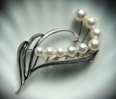 АБСОЛЮТНО ВЕЛИКОЛЕПНЫЙ ПОДЛИННЫЙ MIKIMOTO OCEAN AKOYA ЖЕМЧУГ ИЗ ЧИСТОГО СЕРЕБРА ФИГУРНЫЙ СПРЕЙ БУЛАВКА! - Изображение 1 из 4