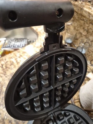 Bella, gofrera giratoria clásica. Foto 1 de 2