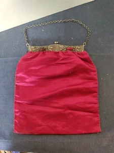 Borsa vintage in raso rosso con manico a catena e chiusura unica - Foto 1 di 13