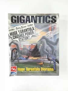 Gigantics RIESIGES TARANTEL DIORAMA #8391 AMT ERTL Modellbausatz 1996 - Bild 1 von 6