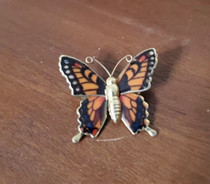 Vintage Monarch Schmetterling - orange und schwarz Emaille messingfarben Metall Pin - Bild 1 von 6