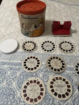 Vintage View Master Charlie Brown Gift Pak Plus Has 21 Complete Movie Slides  - Image 1 of 4