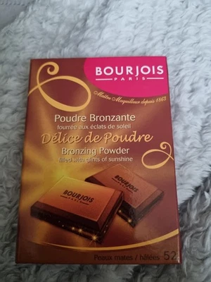 Bourjois Delice De Poudre Bronzer Bronzing Powder 52  Complexions, 16g - Image 1 of 2