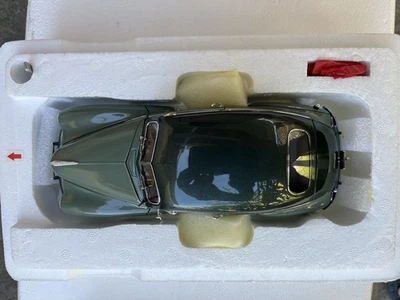 DANBURY MINT  DIECAST: 1948 CHEVROLET FLEETLINE AEROSEDAN, 1:24. - Image 1 of 4