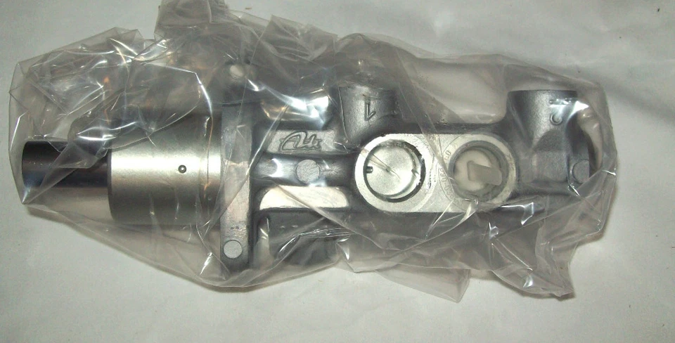 Cilindro maestro de freno 9157737 - Volvo 850/C70/S70/V70 (sin tracción ctrl), 96-98 Foto 1 de 1