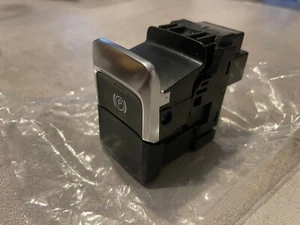 Interruttore tasto freno a mano elettrico  Audi Q3 8U (2014-2018) - 8U0927225F - Foto 1 di 4