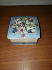 Wedgwood Sarah Bone China 1995 Flower Design Trinket Box Made In England