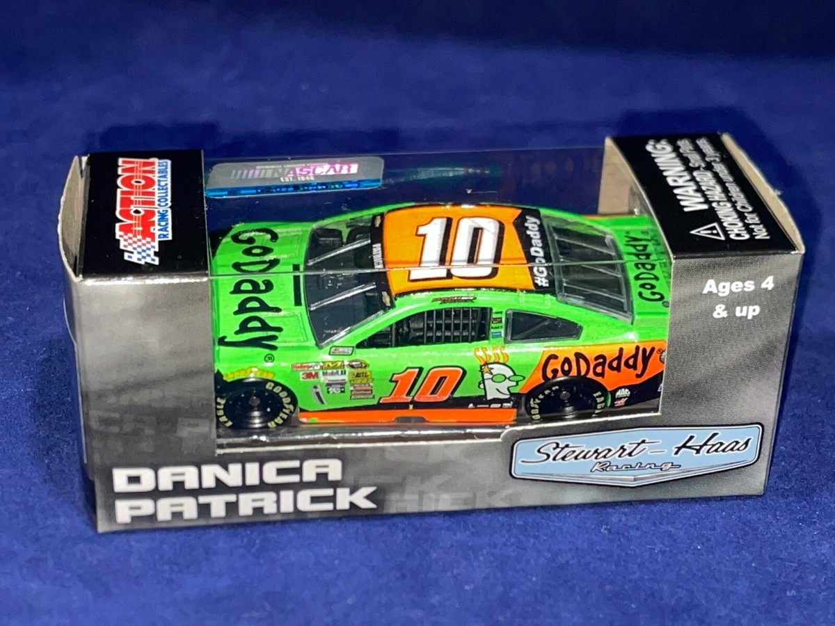 Danica Patrick NASCAR GoDaddy ミニカー 2015年 DANICA PATRICK 2015 GODADDY 1/24 ACTION