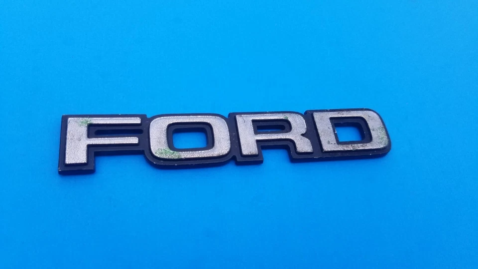 1980'S FORD MUSTANG REAR TRUNK LID EMBLEM LOGO BADGE SYMBOL OEM USED A20 — 第 1/3 张图片