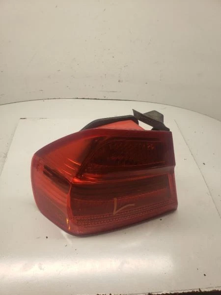 Passenger Tail Light Sedan Canada Market Fits 06-08 BMW 323i 1098548 - Image 1 of 4