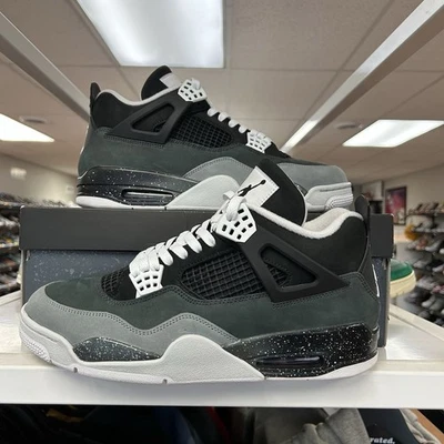 Tamanho 12 - Air Jordan 4 Retro 2024 Fear FQ8138-002 Usado com Caixa - Imagem 1 de 4