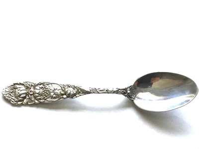 Cucharadita Art Nouveau Esterlina Patrón Nenúfar Art Nouveau Pesada Circa 1905 Foto 1 de 4