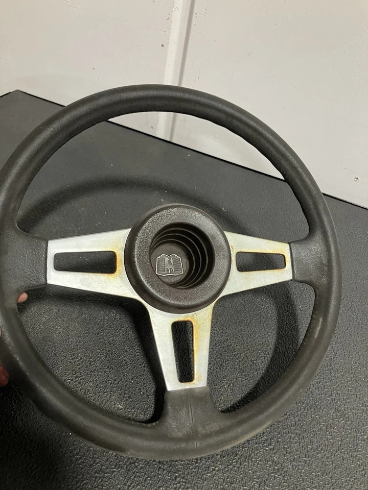 Volante Volkswagen Mk1 Rabbit Wolfsburg con botón de bocina Foto 1 de 4