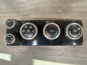 2005-2007 Nissan Armada Quest Titan Climate Controls OEM 3 Plug 27500-ZC01A - Picture 1 of 3