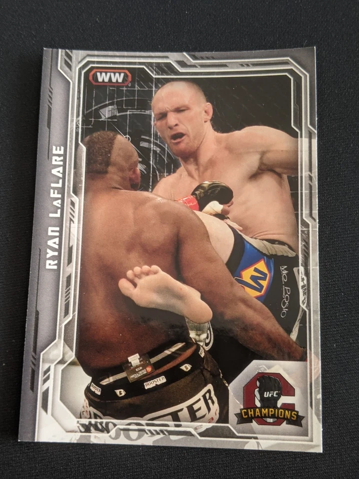 2014 Topps UFC Champions RYAN LAFLARE #7 BASE SILVER PARALLEL - Image 1 of 1
