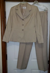 Le Suit Women's Polyester 3-Button Blazer Pants Suit Size 10 Khaki 2 Pc. Lined - Picture 1 of 12