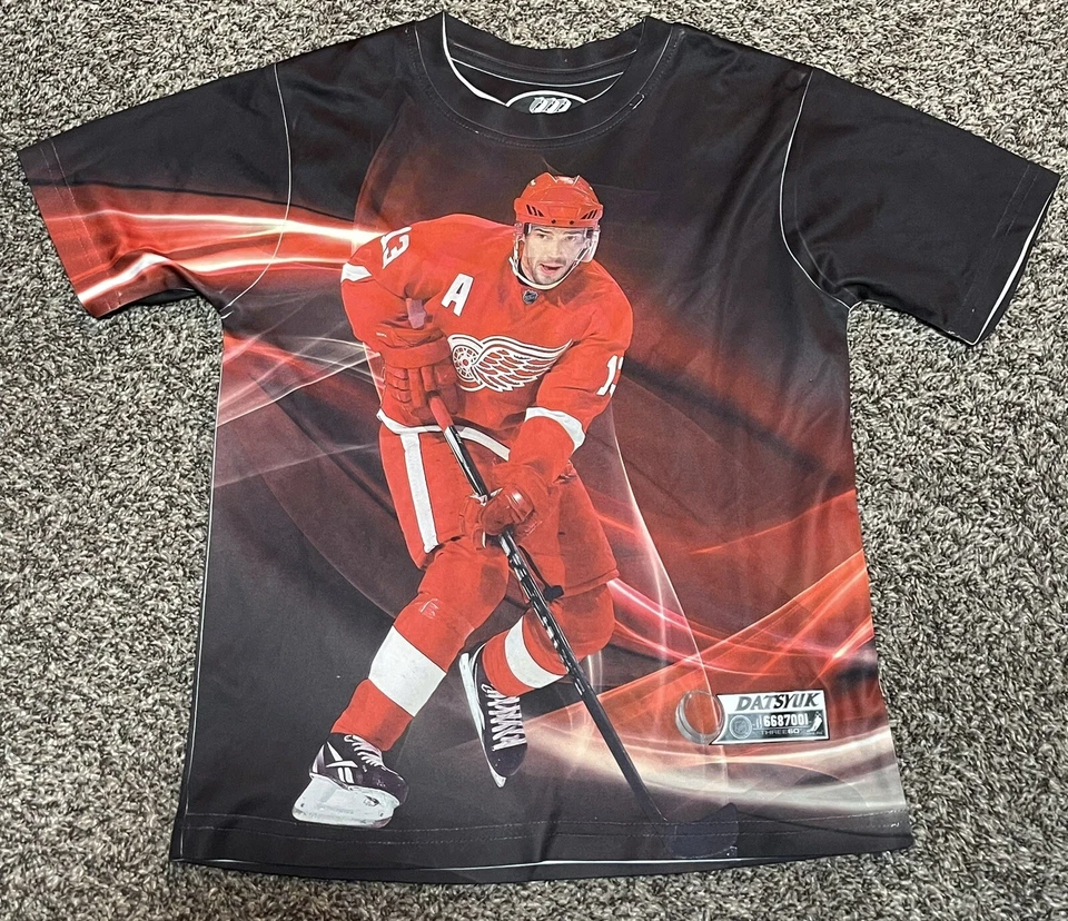 Camiseta Datsyvk Detroit Red Wings Juvenil Pequeña Gráfica Three60 Gear Foto 1 de 3