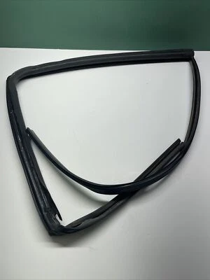 Оригинальный правый задний пассажирский канал для Toyota Sequoia 2004 года выпуска 68142-0c010 - Изображение 1 из 4