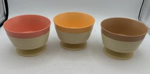 Raffiaware von Thermo-Temp Eisschalen mit Fuß 3 Stück MCM Pastelltöne Vintage - Bild 1 von 8