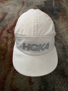 Gorra Hoka One One para hombre blanca ajustable 5 paneles tiempo para volar corriendo *Detalles* - Imagen 1 de 5