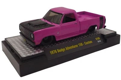 M2 Machines Dodge 150 Adventure Custom 1976 pink 1:64 - Bild 1 von 2