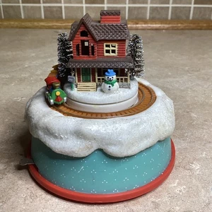 Enesco Spieluhr "THE CHRISTMAS HOUSE" Zug 1987 - beleuchtet - Zugkreise - Bild 1 von 6