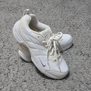 Nike Shoes Womens 10 Airliner Athletic Lace Up Sneakers White Gym Nikewalk - Picture 1 of 15