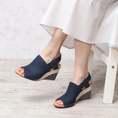 Clarks 女式 6.5M 码磨砂凉鞋带 3 英寸楔形高跟鞋露趾露背鞋 — 第 1/4 张图片