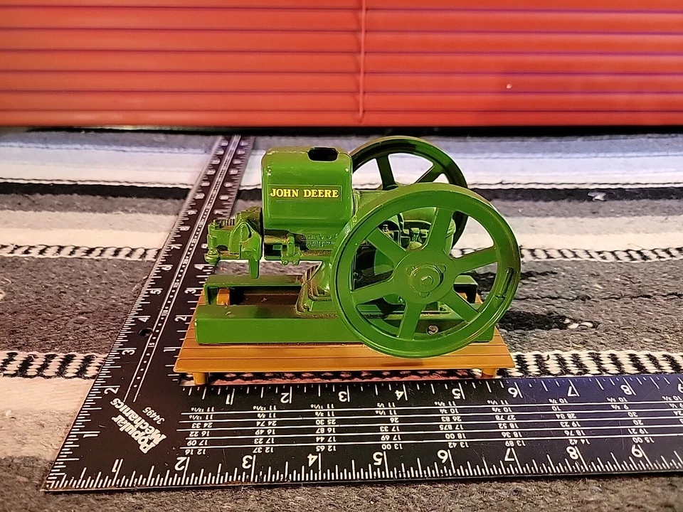 Ertl John Deere E Stationary Gas Engine 1/6 Diecast Hit And Miss Engine Replica - Image 1 of 4