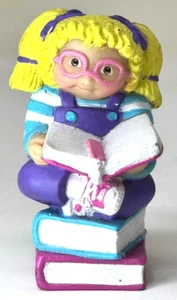 1984 Caggage Patch OAA Figurine Girl with Glasses Reading on Stack of Books -VG - Picture 1 of 2