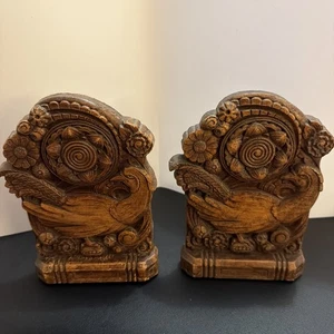 Indischer antiker handgeschnitzter Holzpfau auf Eisenständer Ornaholz Made in USA - Bild 1 von 6