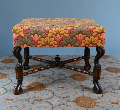 Taburete de piano renacimiento georgiano asiento de nogal punta de aguja Foto 1 de 4