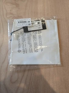 Hugo Boss Einstecktuch aus weißer Seide - neu im Paket - Bild 1 von 3