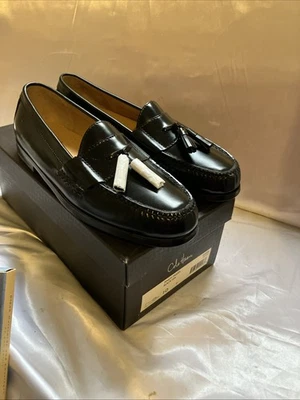 Mocasín Cole Haan clásico con borla de pellizco negro 10D 3506 nuevo con caja Foto 1 de 4