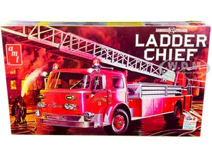SKILL 3 MODEL KIT AMERICAN LAFRANCE LADDER CHIEF FIRE TRUCK 1/25 BY AMT AMT1204 - Picture 1 of 4