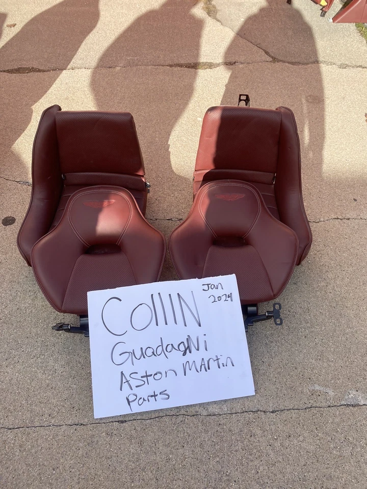 Asientos Aston Martin rojos Foto 1 de 1