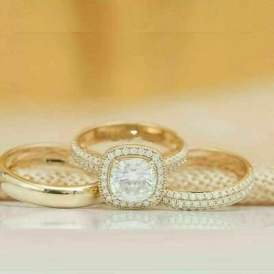 Juego de anillos trío nupciales de boda de diamantes simulados redondos de 4 quilates enchapados en oro de plata 925 Foto 1 de 3
