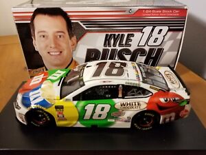 2018 Kyle Busch #18 M&M's White Chocolate Toyota Camry 1:24 CWC Action M&Ms