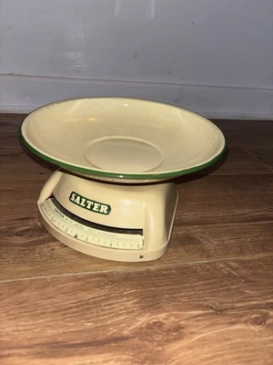 Accurate, Vintage Salter Scale In Lb/oz.Cream/Green Enameled. - Image 1 of 4