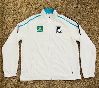 NUEVA Chaqueta Oficial FILA Tenis BLANCA Cremallera ATP BNP Paribas Logo Promocional Abierto GRANDE Foto 1 de 4