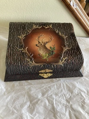 古董 Stag Horn 赛璐珞美容盒带 Majestic Stag 浮雕和镜子 — 第 1/4 张图片