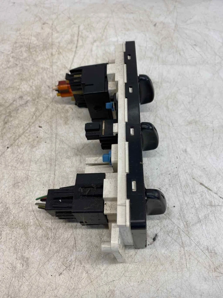 Interruptor seletor de ar condicionado usado serve: Ford Ranger 2008 com CA grau A - Imagem 1 de 4