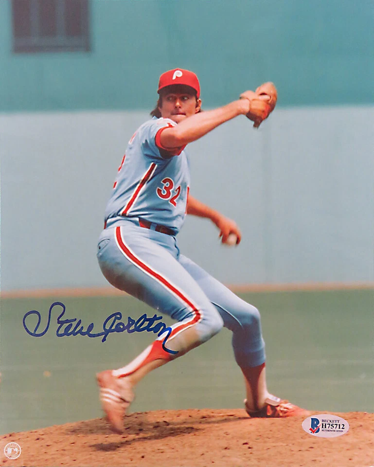 Steve Carlton Signed Philadelphia Phillies Pitching Action 8x10 Photo - Beckett - Image 1 of 1