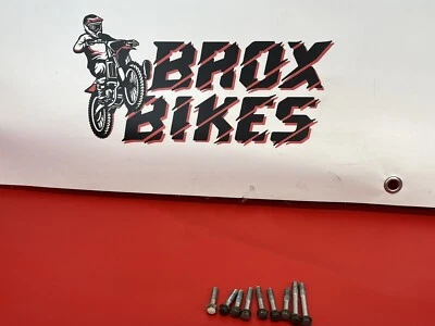 Honda CR85R CR85 CR 85 85R 2006 cubierta de embrague lateral derecho pernos de brida  Foto 1 de 4