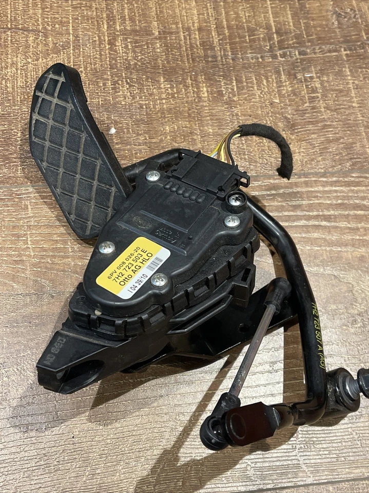 Volkswagen Transporter 2.0 2011 potenciómetro de acelerador diésel. Foto 1 de 4