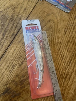 Rebel Saltwater Jointed Minnow NEW Silver Black 4.75” 13020V - Image 1 of 4